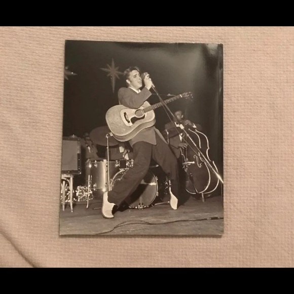 Remembering Elvis Magazine - Picture 2 of 4